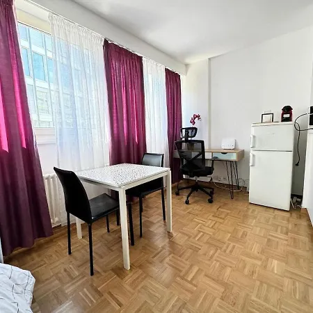 01 Convenient - Station Station Appartement *