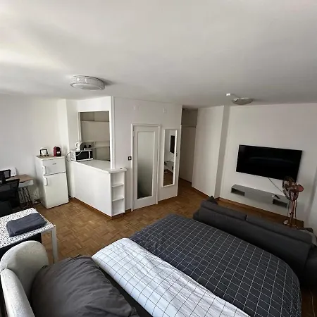 01 Convenient - Station Station Appartement *